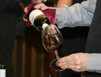 Goûter le vin en vain? :)